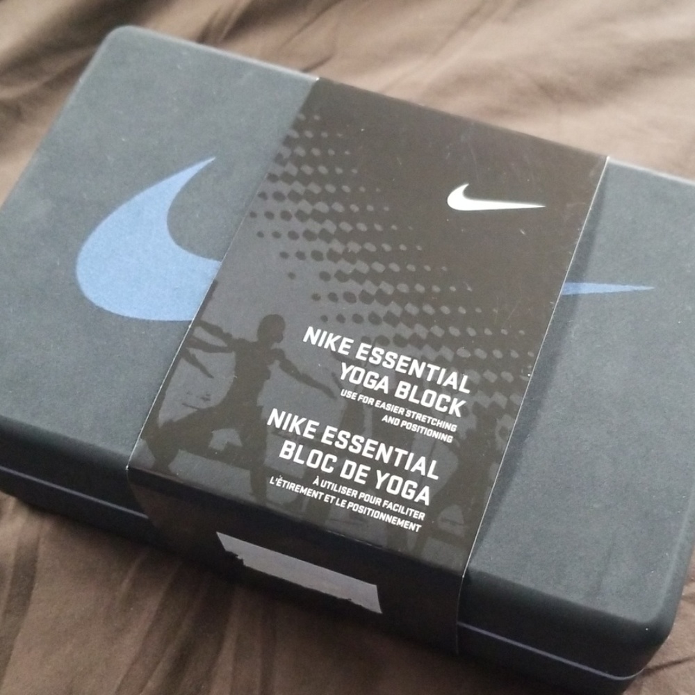 Nike essential yoga block